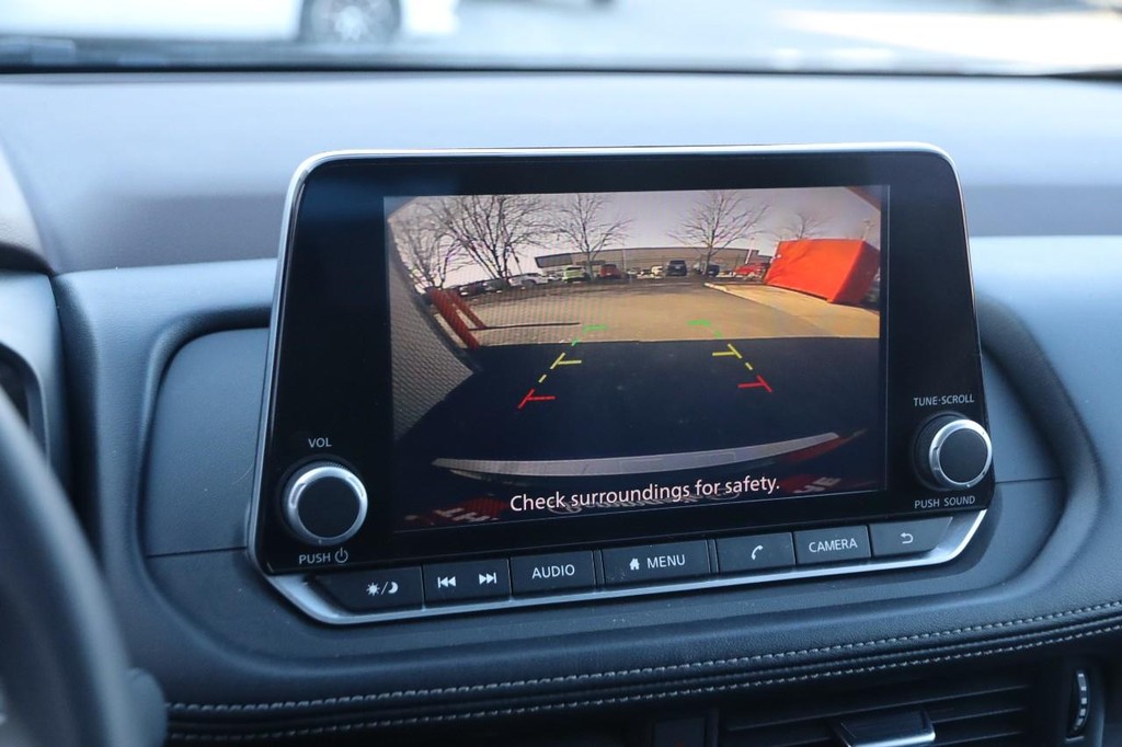 Nissan Rogue Vehicle Image 16