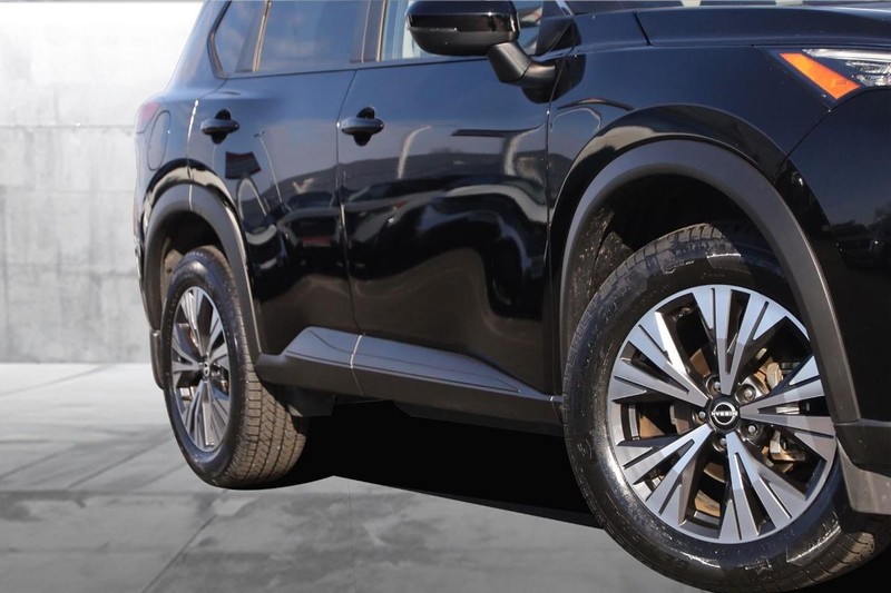 Nissan Rogue Vehicle Image 03