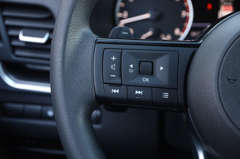 Nissan Rogue Vehicle Image 11