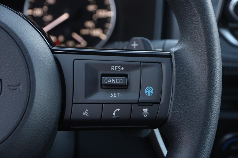 Nissan Rogue Vehicle Image 12