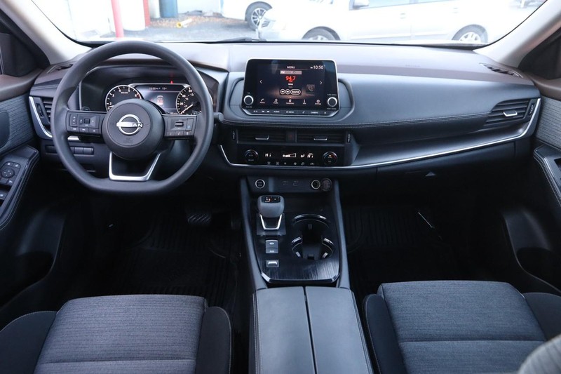 Nissan Rogue Vehicle Image 18