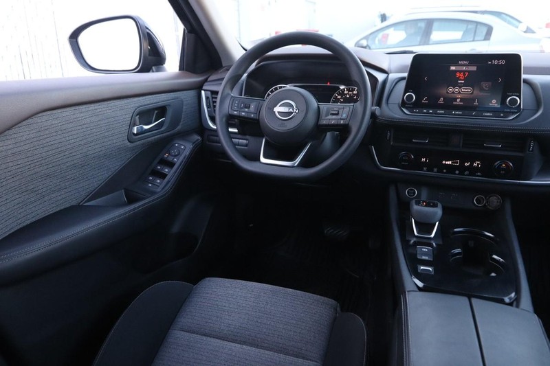 Nissan Rogue Vehicle Image 19