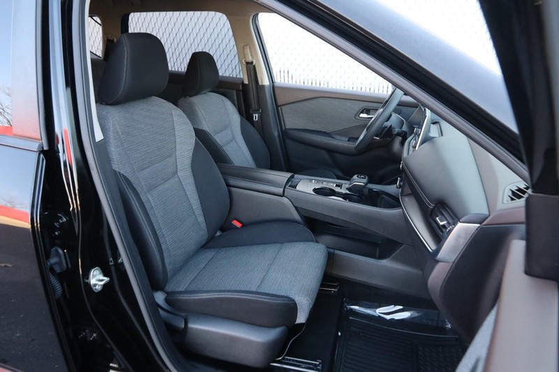 Nissan Rogue Vehicle Image 23