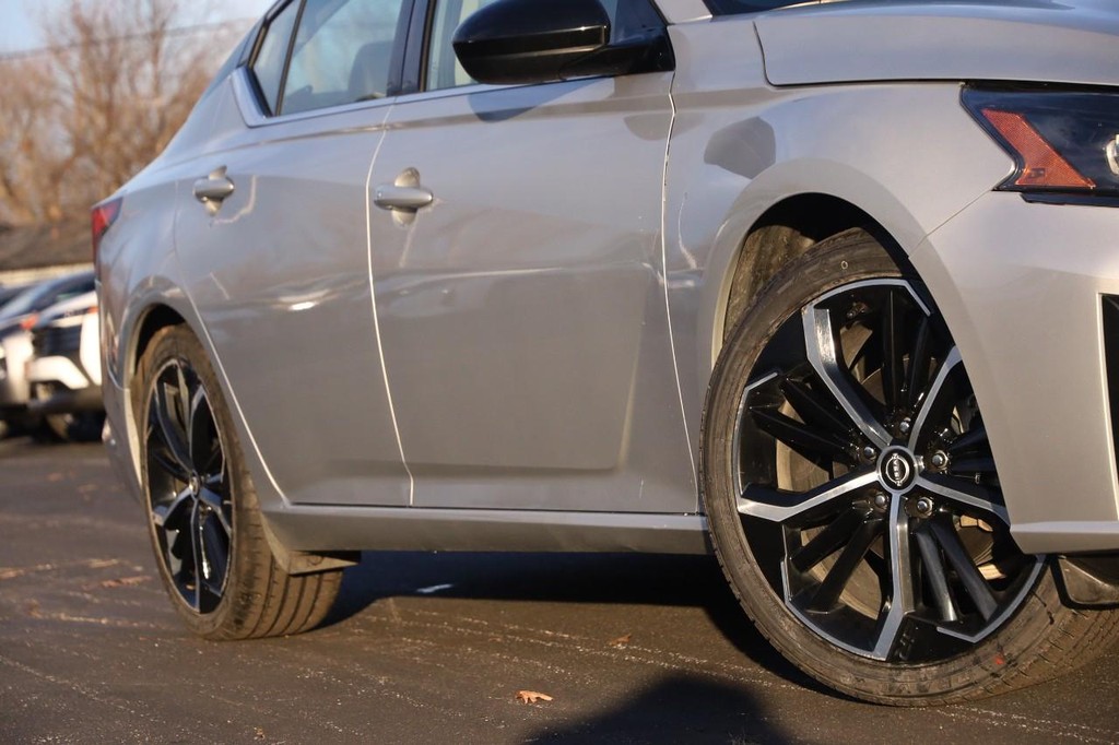 Nissan Altima Vehicle Image 03