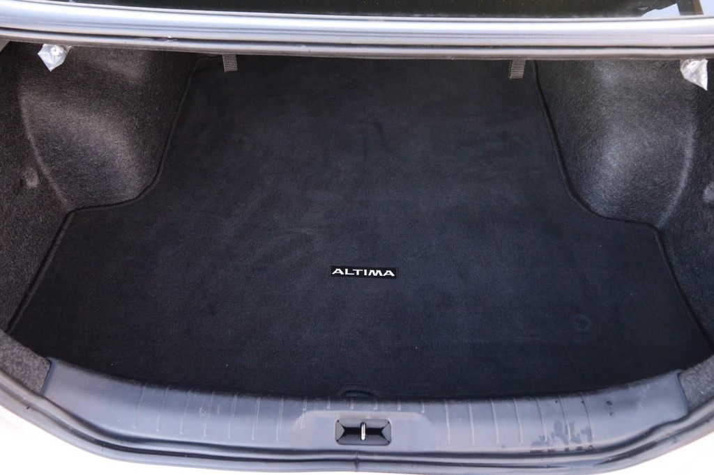 Nissan Altima Vehicle Image 07