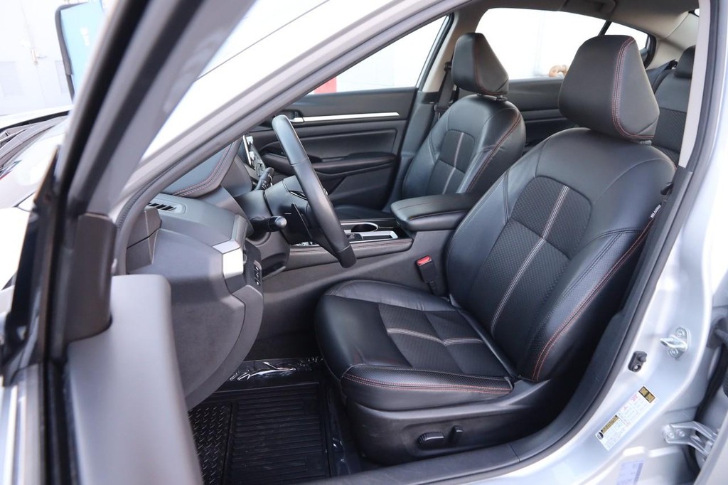 Nissan Altima Vehicle Image 08