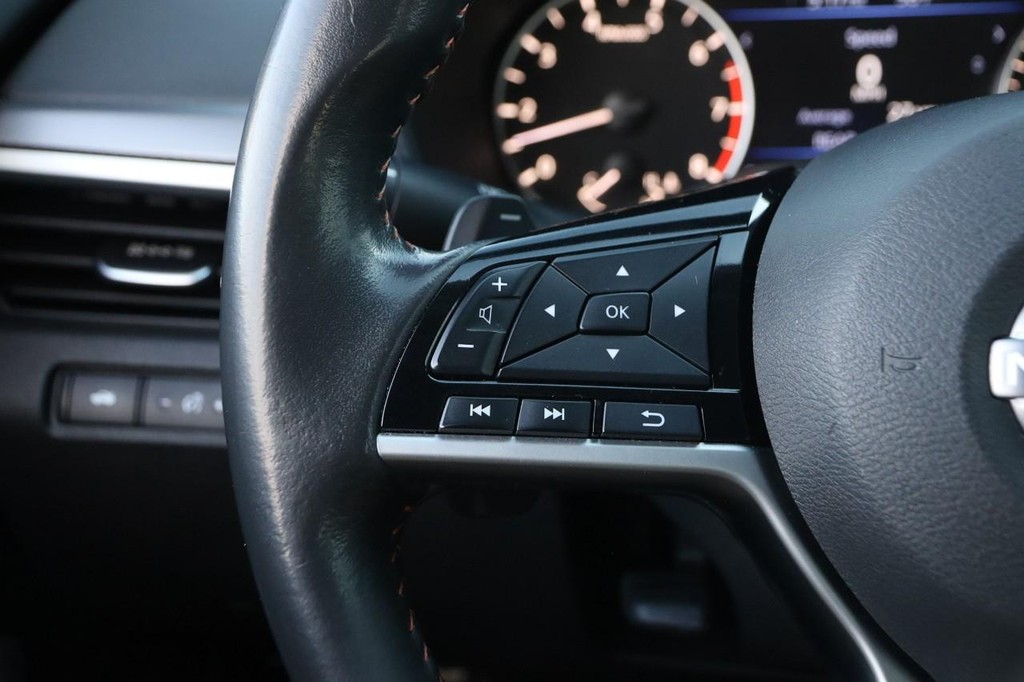 Nissan Altima Vehicle Image 11