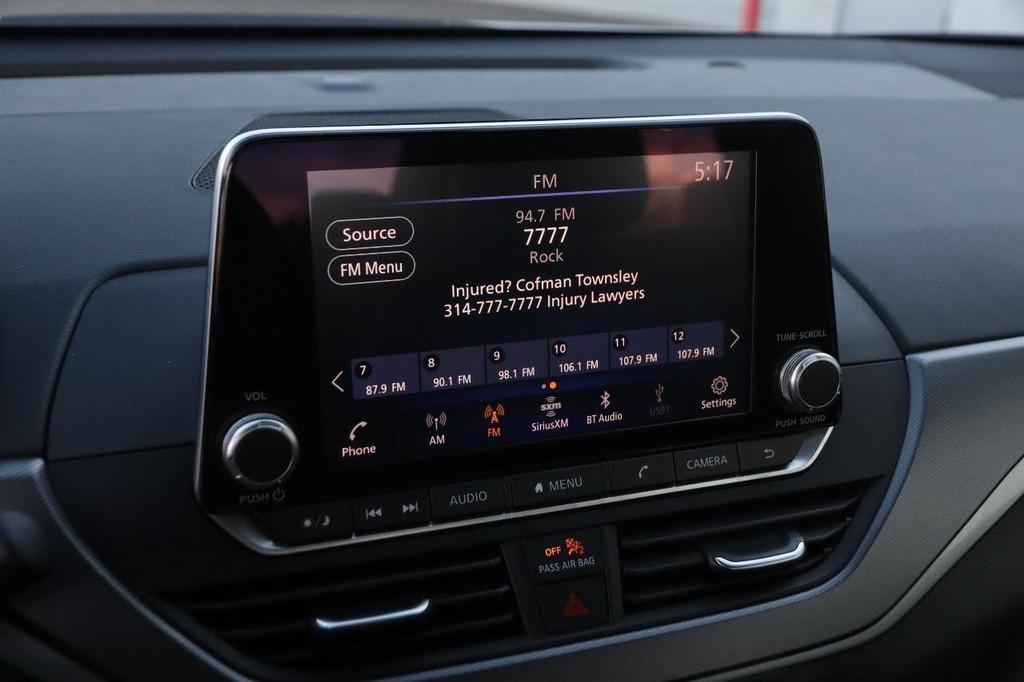 Nissan Altima Vehicle Image 15