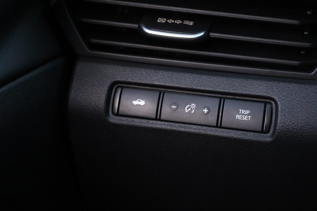 Nissan Altima Vehicle Image 18