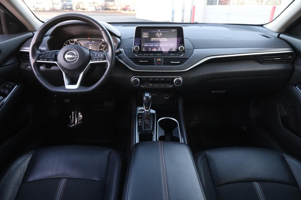 Nissan Altima Vehicle Image 19