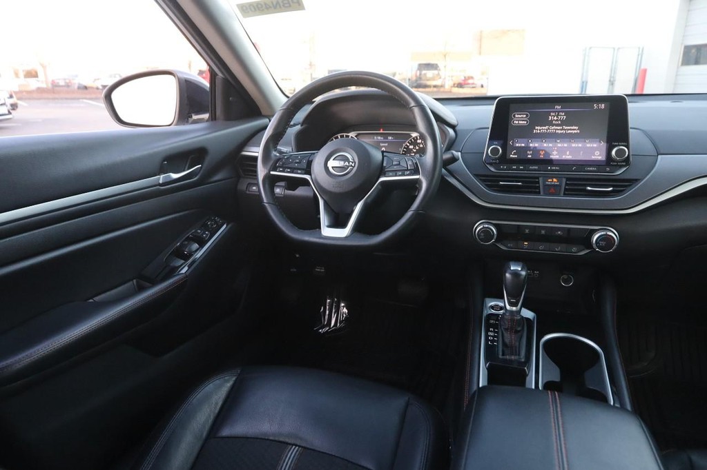 Nissan Altima Vehicle Image 20