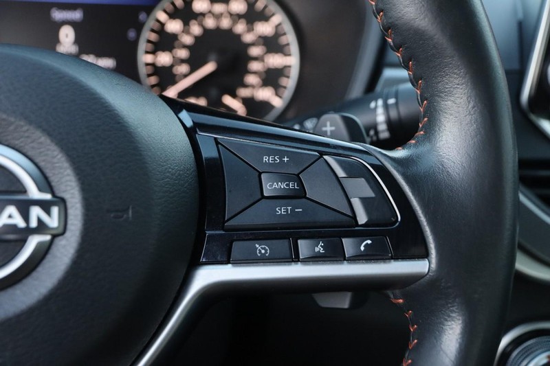 Nissan Altima Vehicle Image 12