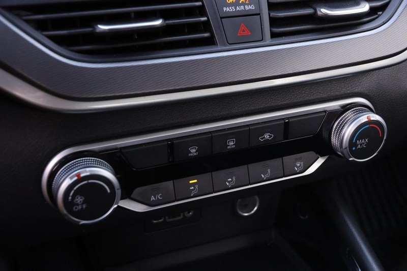 Nissan Altima Vehicle Image 17