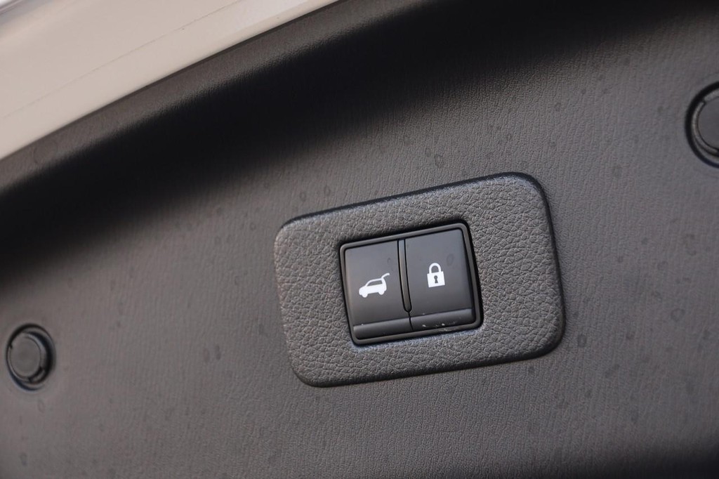 Nissan Armada Vehicle Image 08