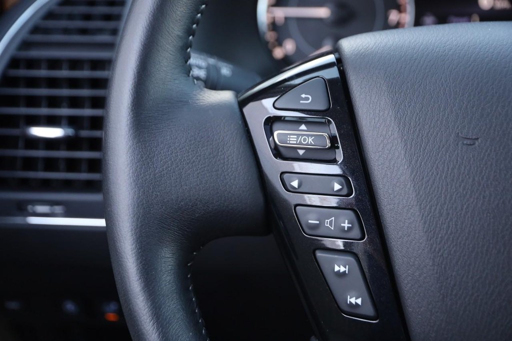 Nissan Armada Vehicle Image 14