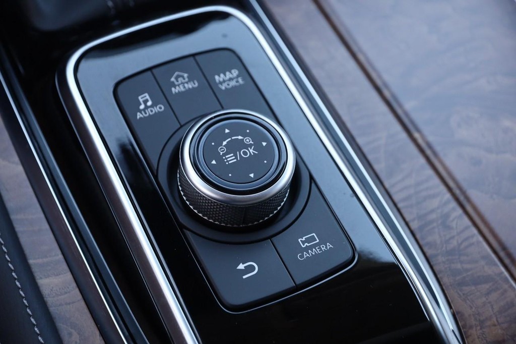 Nissan Armada Vehicle Image 22