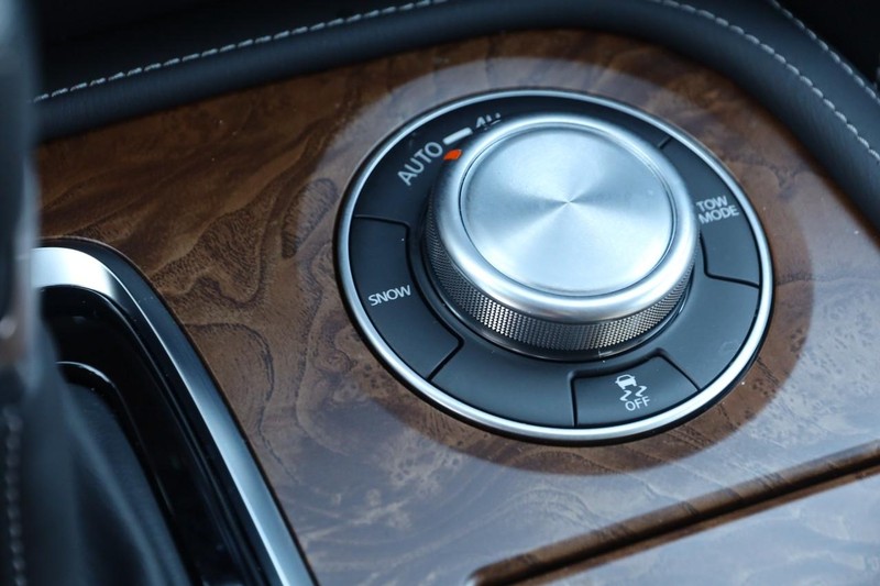 Nissan Armada Vehicle Image 21