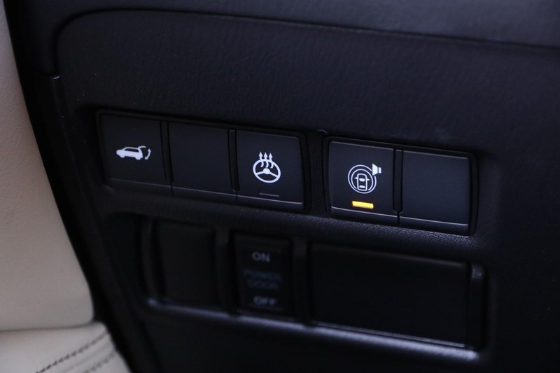 Nissan Armada Vehicle Image 23