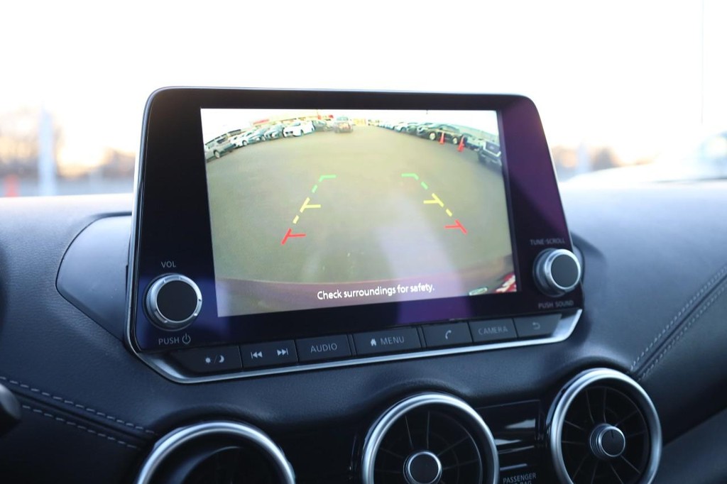 Nissan Sentra Vehicle Image 12