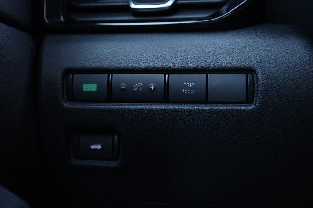 Nissan Sentra Vehicle Image 19