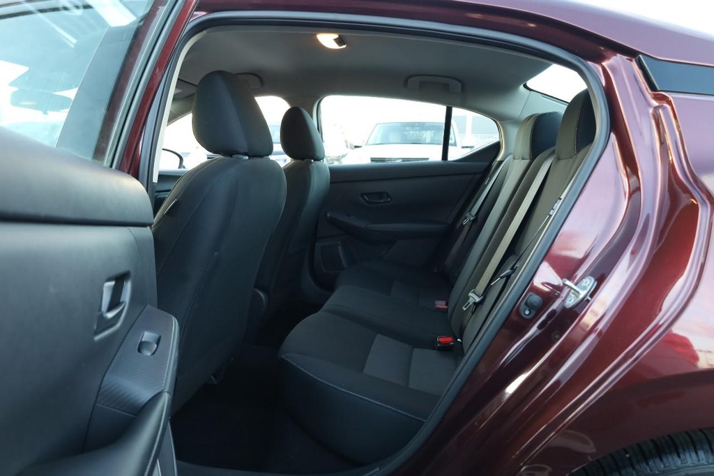 Nissan Sentra Vehicle Image 20