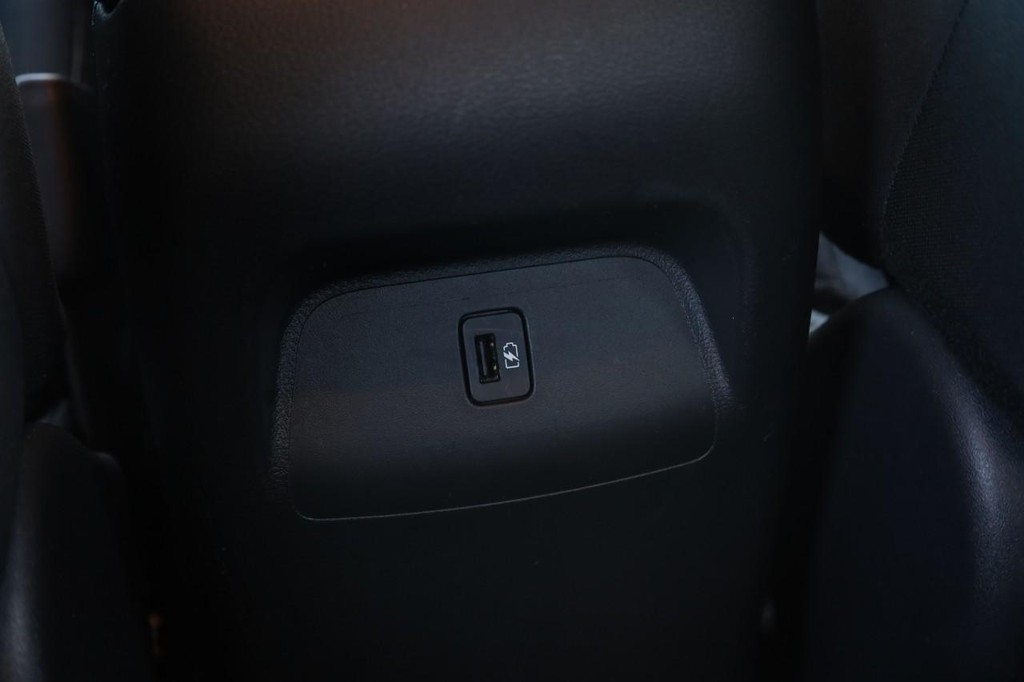 Nissan Sentra Vehicle Image 21