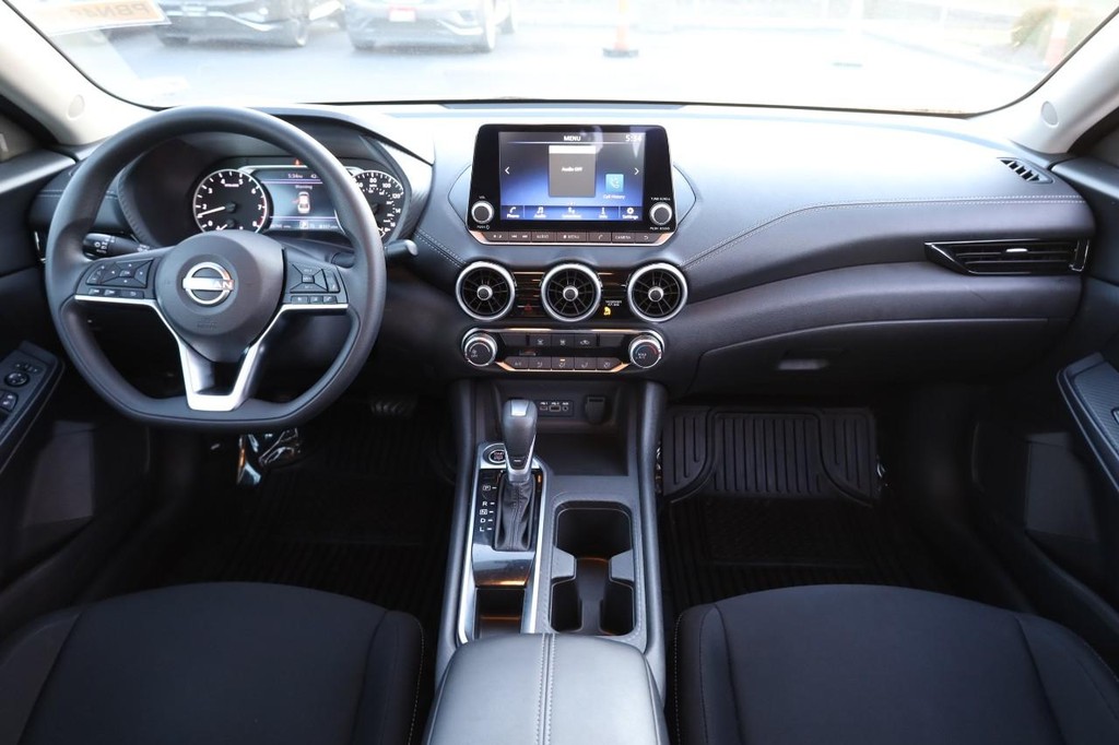 Nissan Sentra Vehicle Image 22