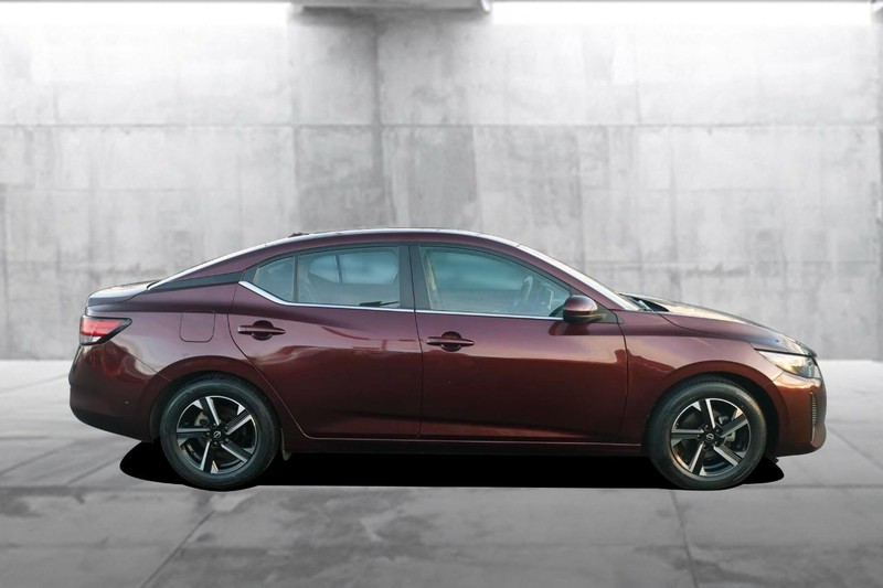 Nissan Sentra Vehicle Image 05