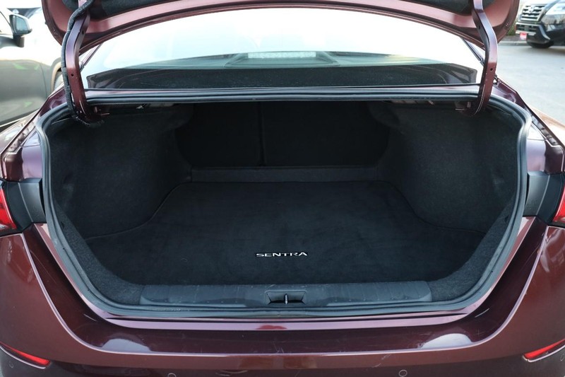 Nissan Sentra Vehicle Image 07