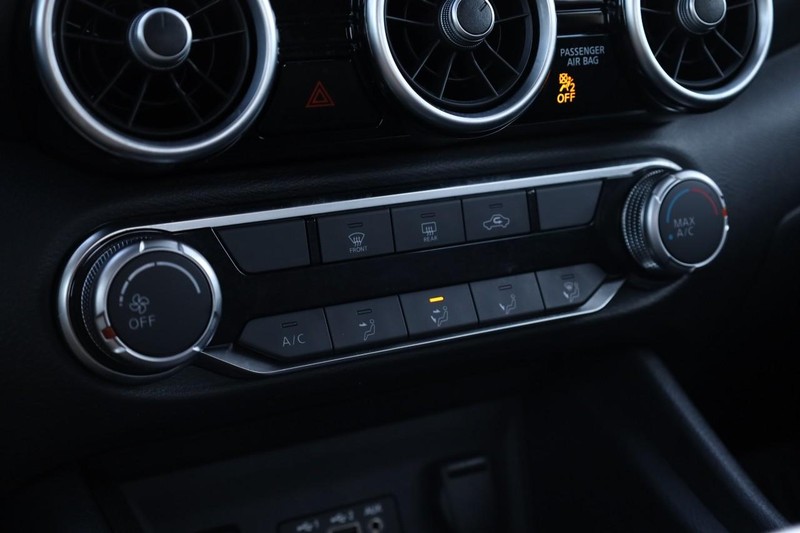 Nissan Sentra Vehicle Image 14