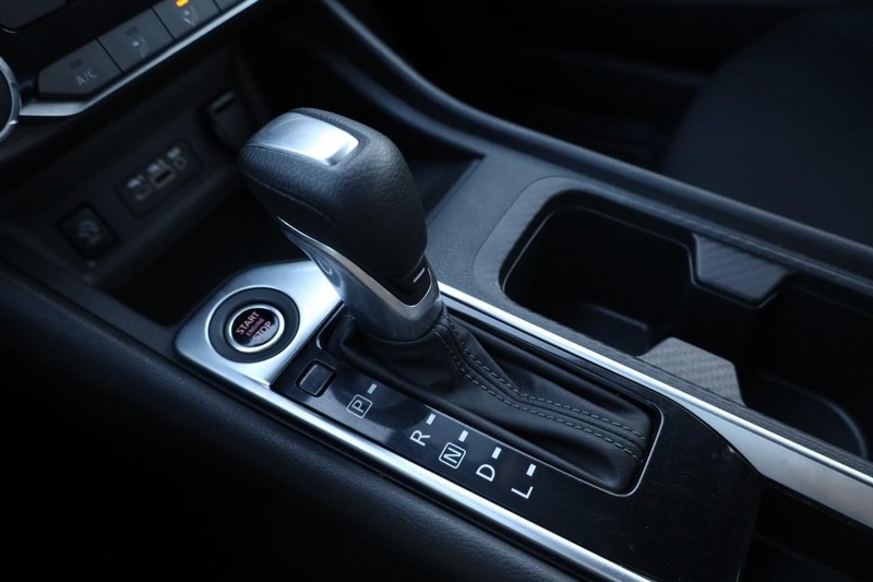 Nissan Sentra Vehicle Image 16