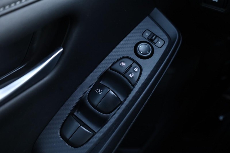 Nissan Sentra Vehicle Image 18