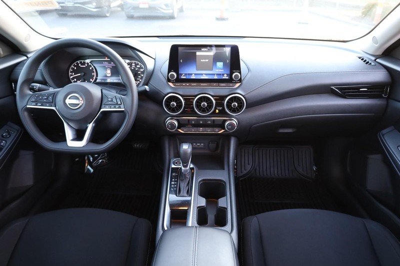 Nissan Sentra Vehicle Image 22