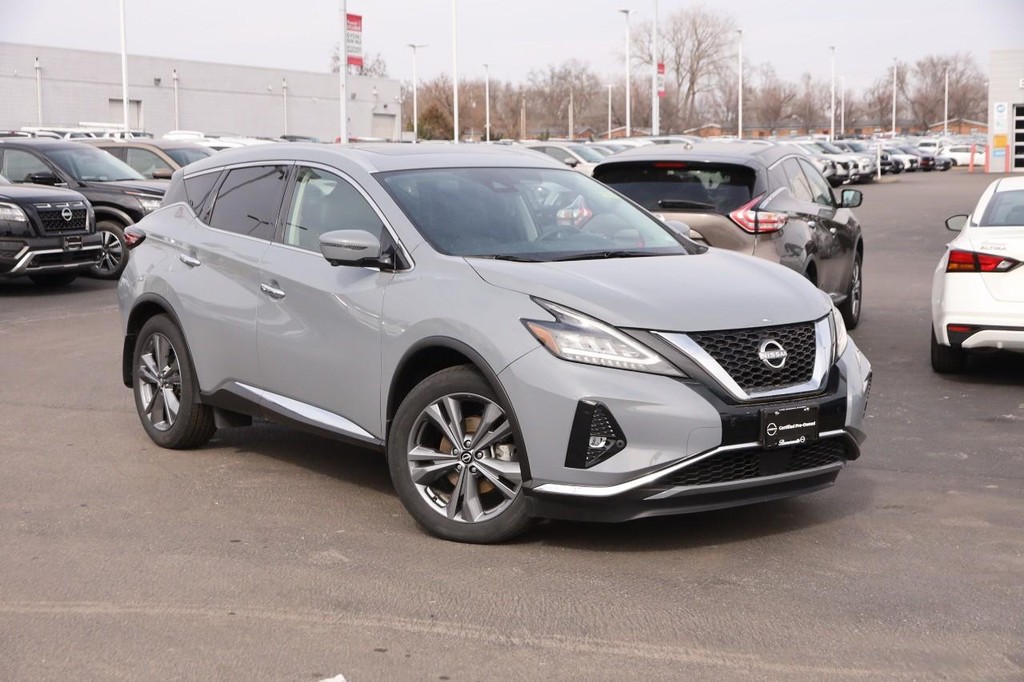 Nissan Murano Vehicle Full-screen Gallery Image 2