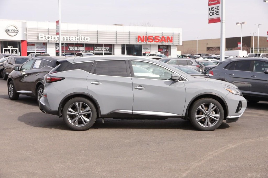 Nissan Murano Vehicle Full-screen Gallery Image 5