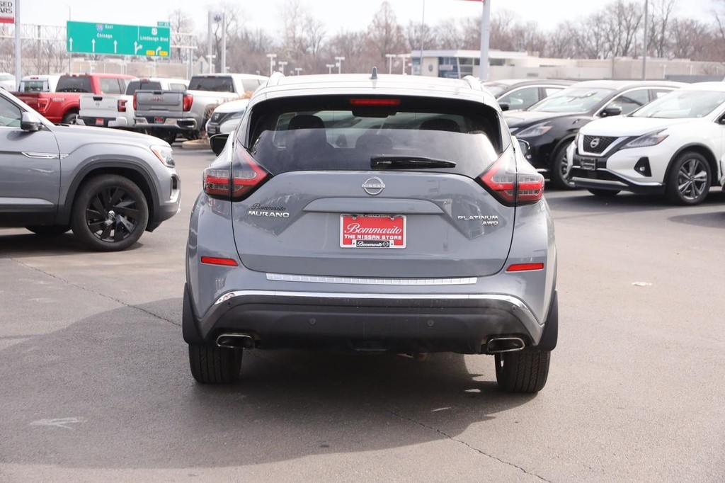 Nissan Murano Vehicle Full-screen Gallery Image 6