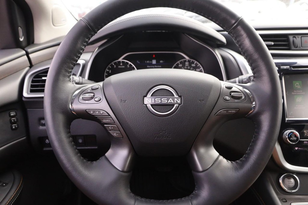 Nissan Murano Vehicle Full-screen Gallery Image 12