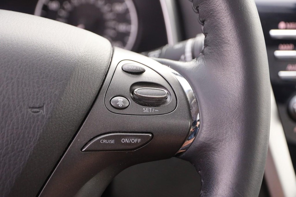 Nissan Murano Vehicle Full-screen Gallery Image 14