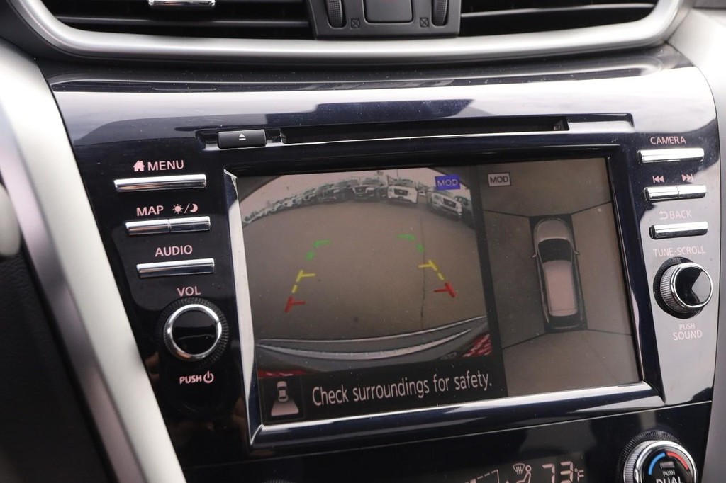 Nissan Murano Vehicle Full-screen Gallery Image 17