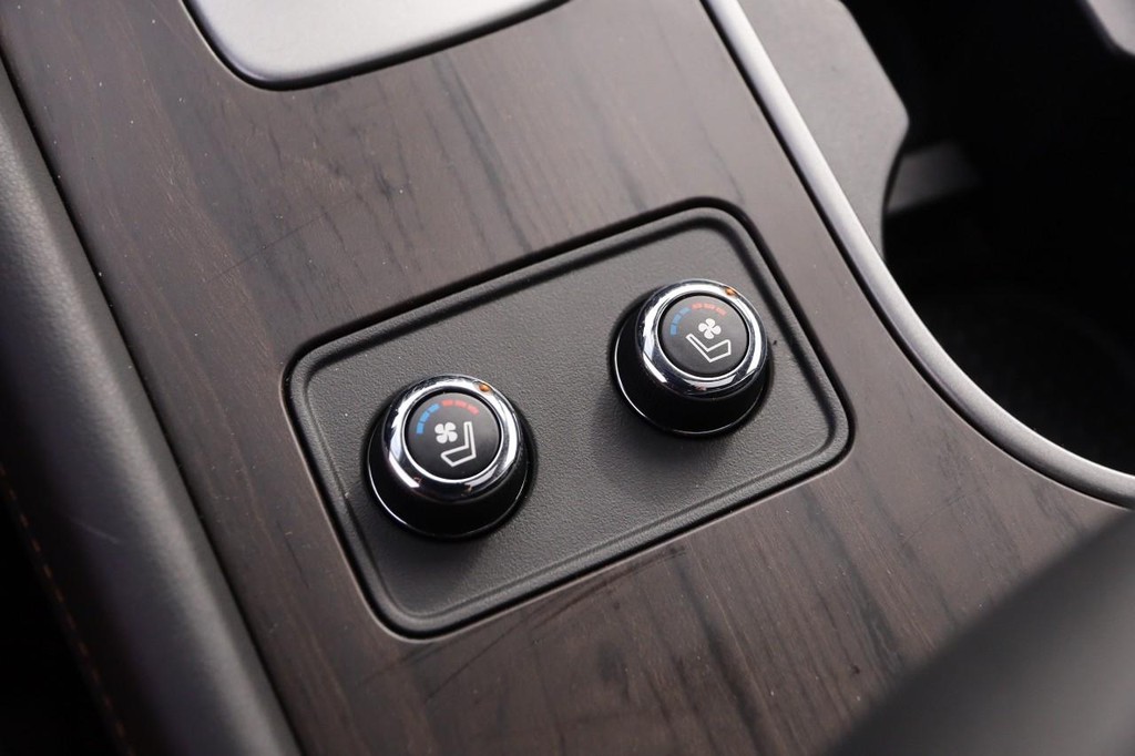 Nissan Murano Vehicle Full-screen Gallery Image 19