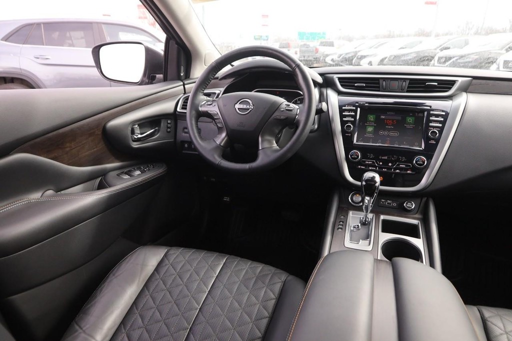 Nissan Murano Vehicle Full-screen Gallery Image 22