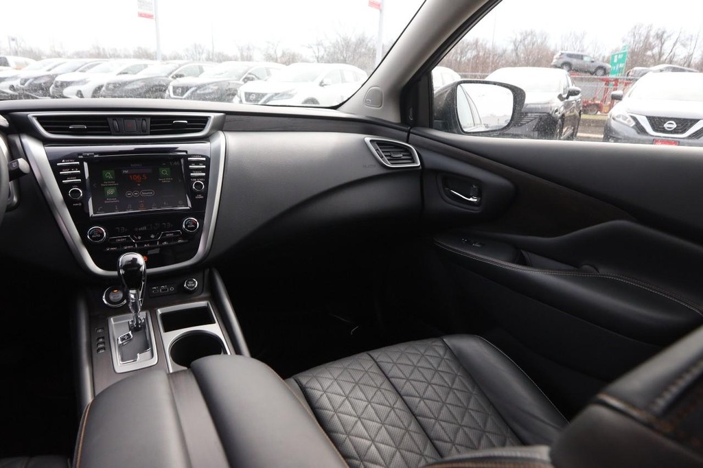 Nissan Murano Vehicle Full-screen Gallery Image 25