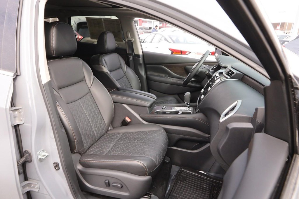 Nissan Murano Vehicle Full-screen Gallery Image 26