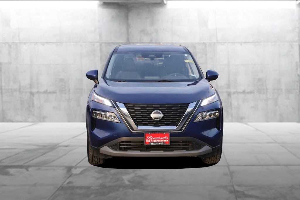 Nissan Rogue Vehicle Image 04