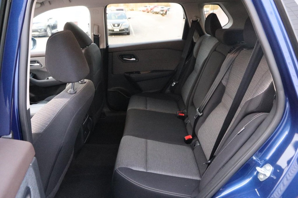 Nissan Rogue Vehicle Image 09