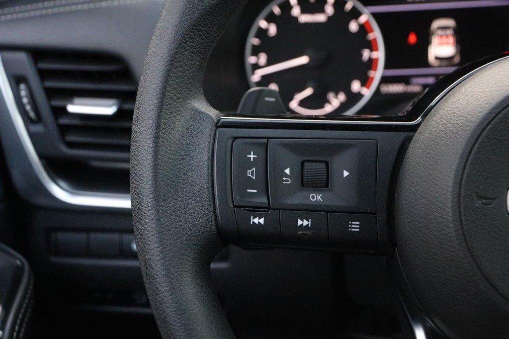 Nissan Rogue Vehicle Image 11