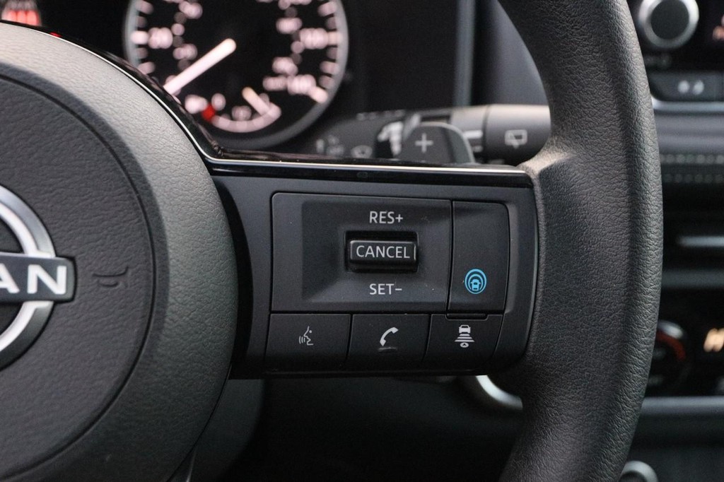 Nissan Rogue Vehicle Image 12