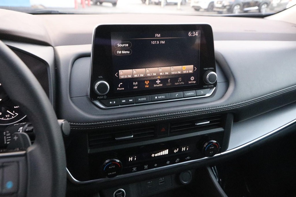 Nissan Rogue Vehicle Image 15