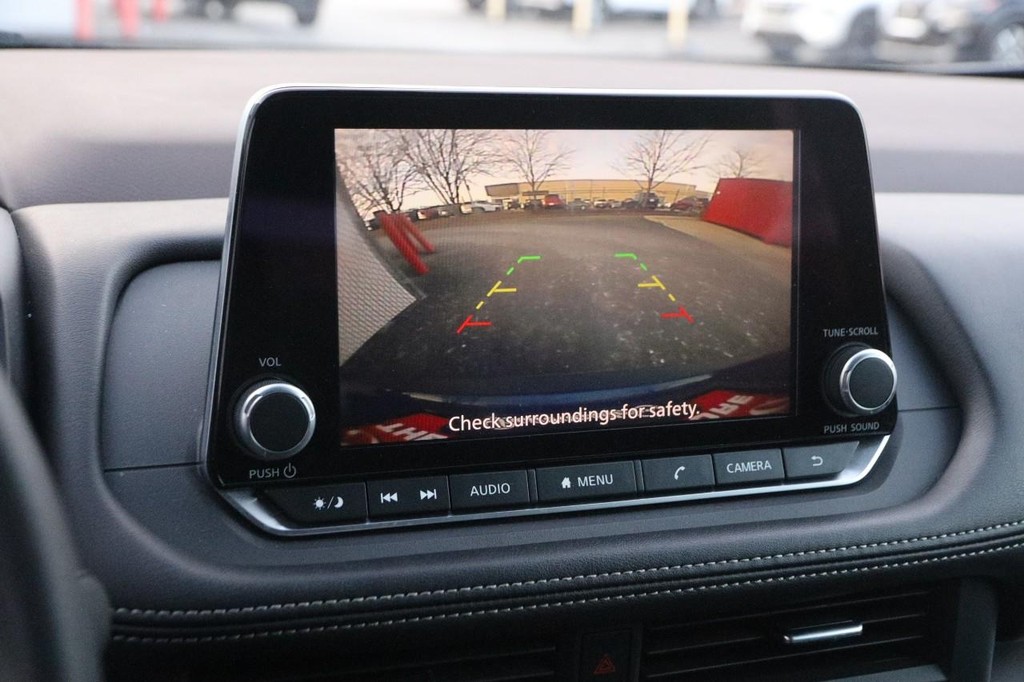 Nissan Rogue Vehicle Image 16