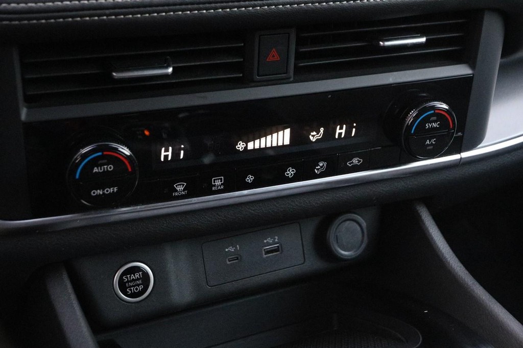 Nissan Rogue Vehicle Image 17